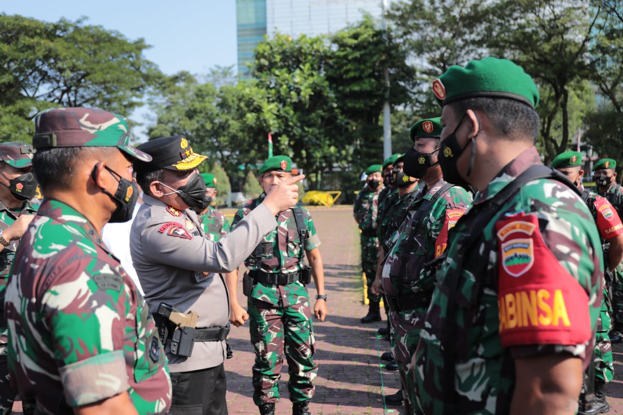 Photo of TNI dan Polri Garda Terdepan Kawal Pembangunan Nasional