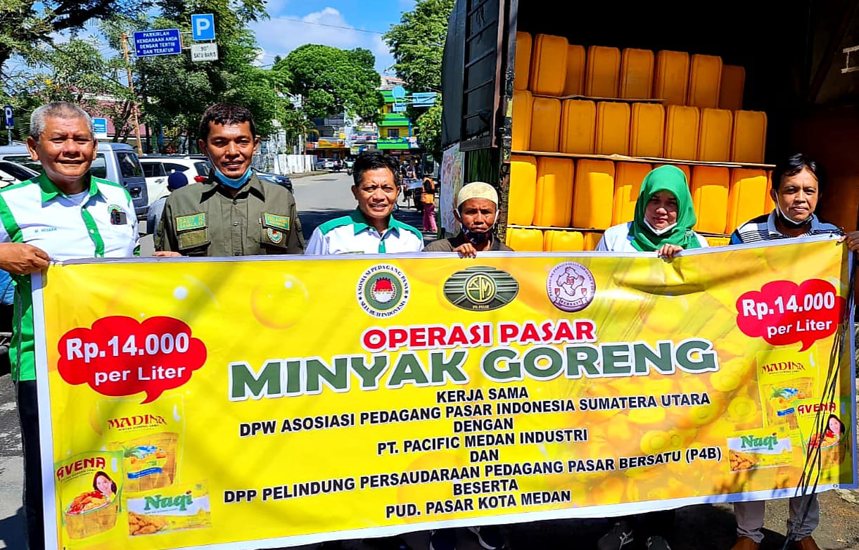 Photo of Bantu Atasi Kelangkaan Minyak Goreng, APPSI Sumut dan PUD Pasar Medan Gelar Pasar Murah