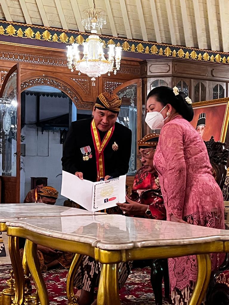 Photo of Keraton Surakarta Beri Gelar Kehormatan kepada Ketua Komjak