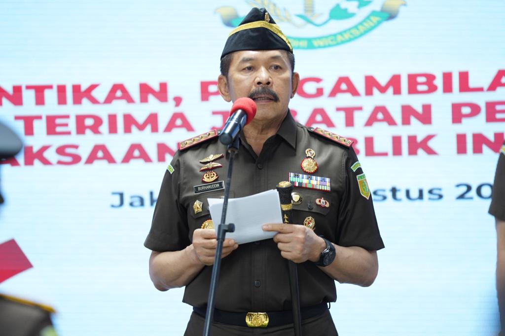 Photo of Jaksa Agung Ingatkan Kajati Tak Bikin Kegaduhan