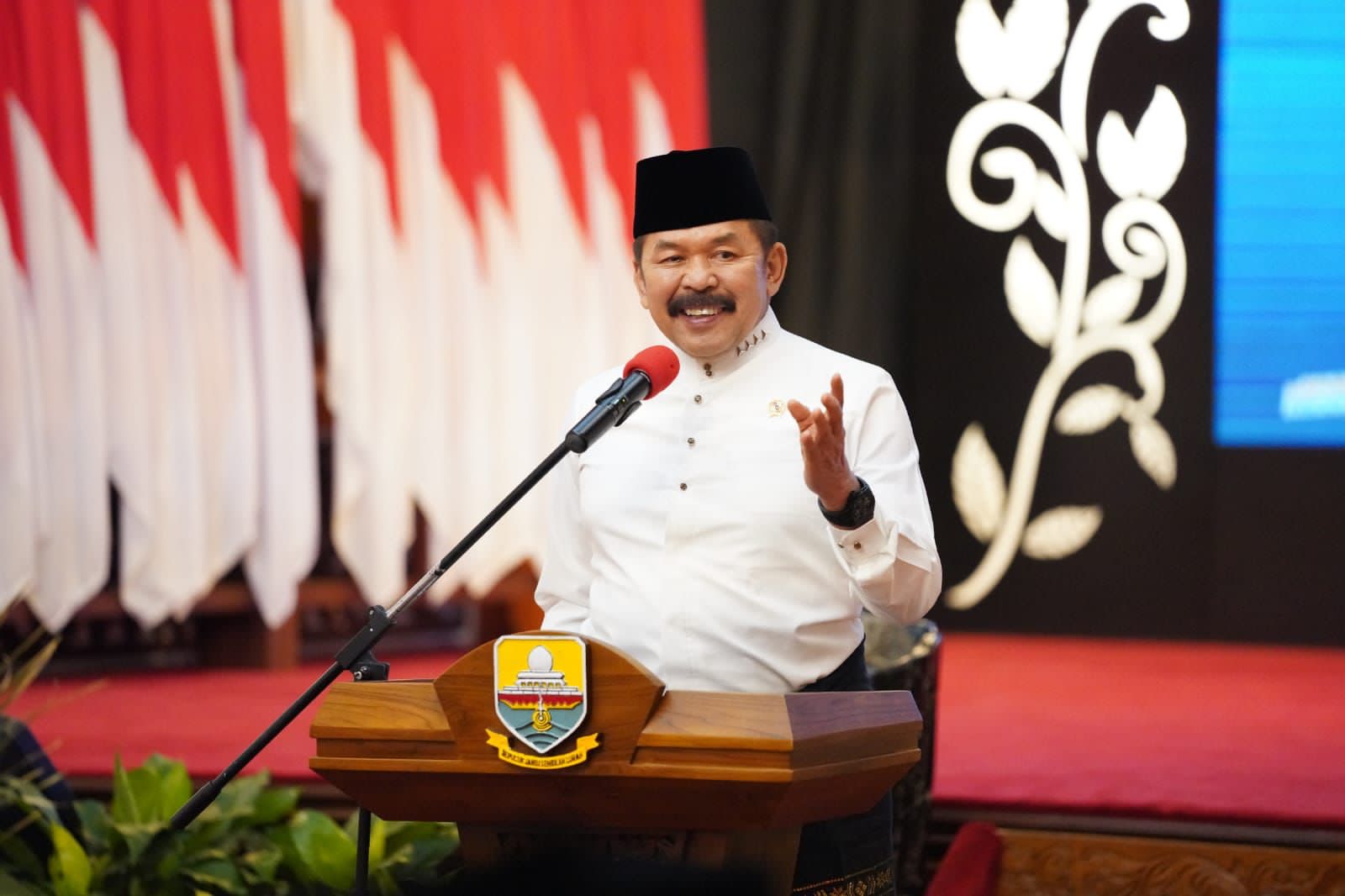 Photo of Jaksa Agung Peroleh Gelar Adat Melayu Jambi