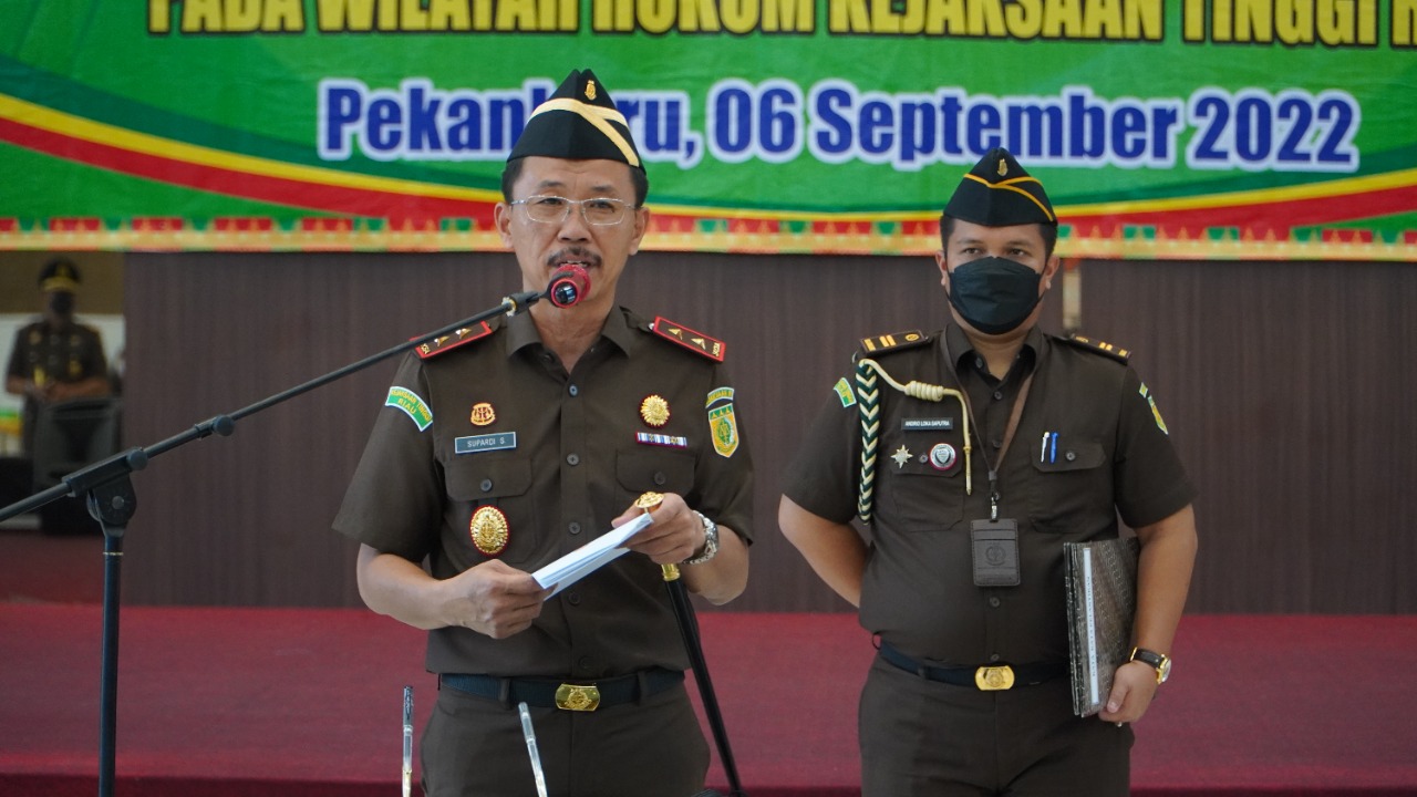 Photo of Kajati Riau Lantik 2 Asisten Dan 5 Kajari