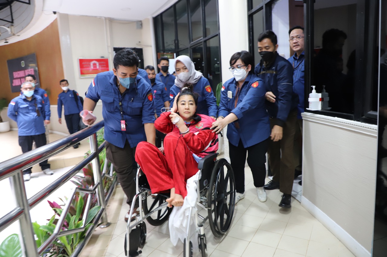 Photo of Hasnaeni Si Wanita Emas Ditahan Kejagung