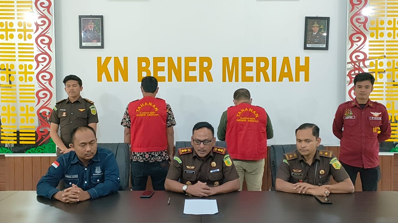 Photo of Kejari Bener Meriah Tahan TSK Korupsi Proyek Jalan Syiah Utama