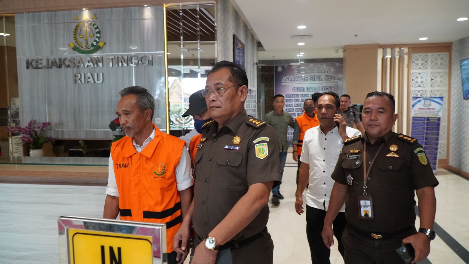 Photo of Kejati Riau Tahan 4 Tsk Korupsi Proyek Masjid Raya Pekanbaru