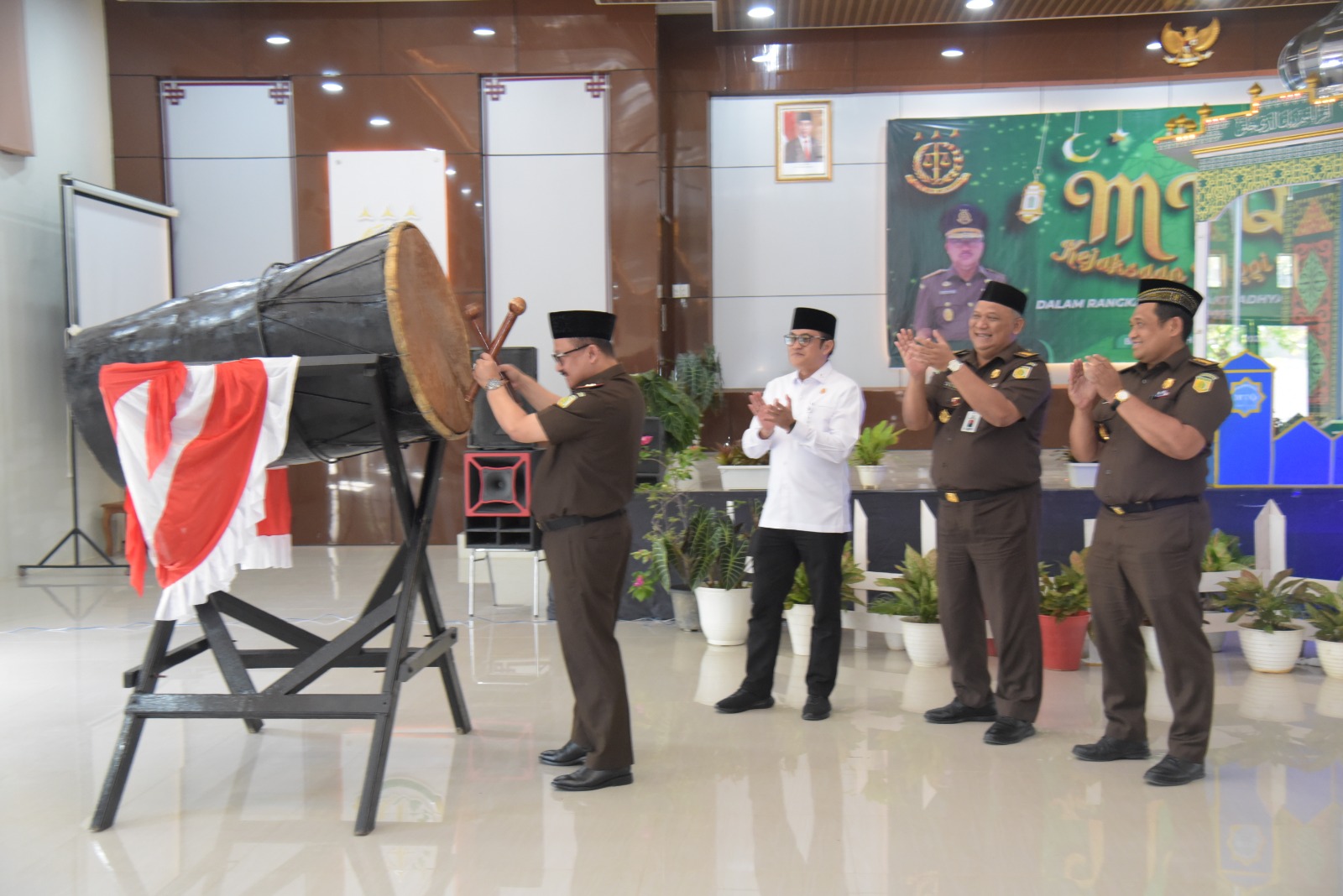 Photo of Sambut HBA ke 63, Kejati Aceh Gelar MTQ dan Aksi Sosial