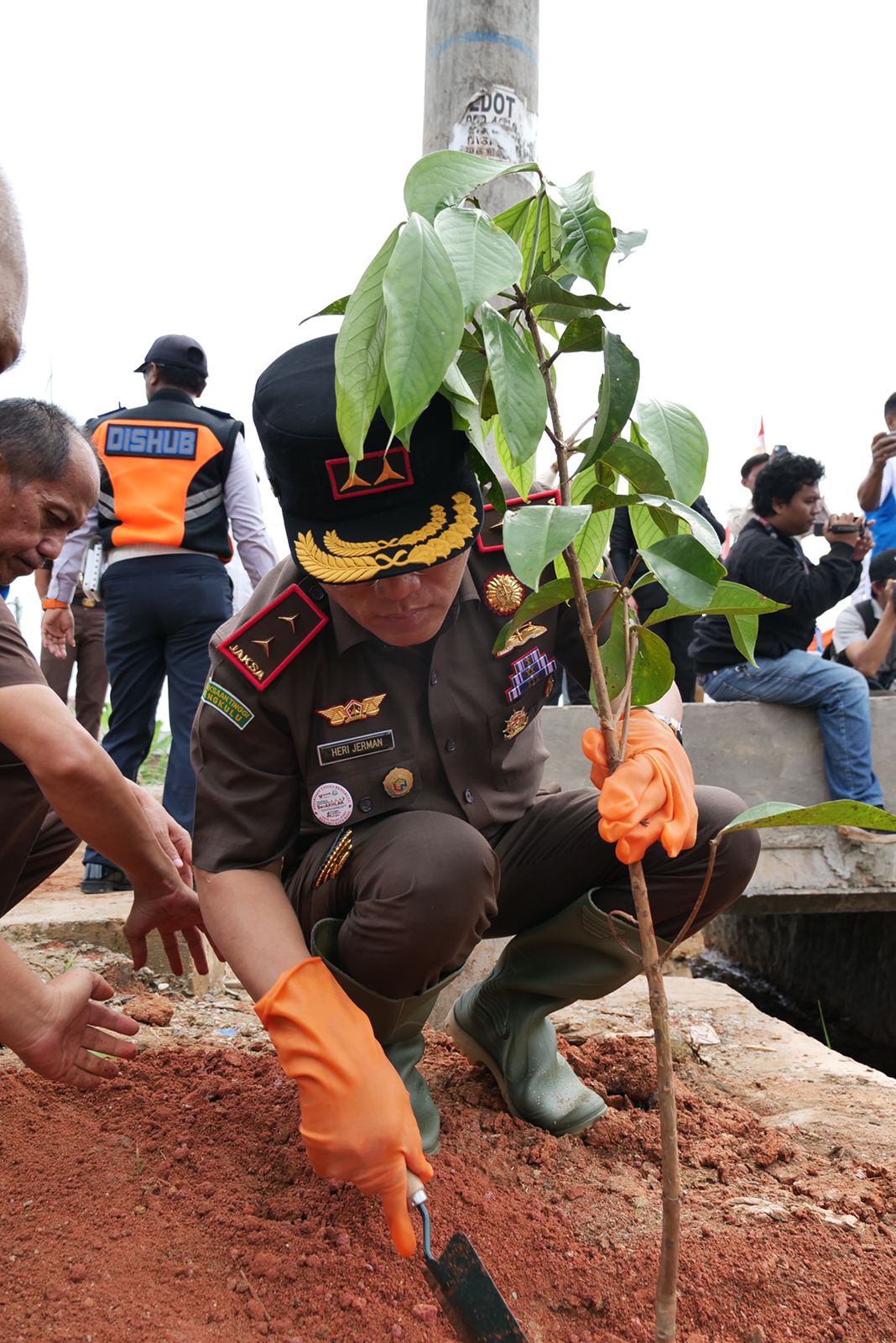 Photo of Kejati Bengkulu Peduli Lingkungan, Aksi Menanam 1000 Pohon