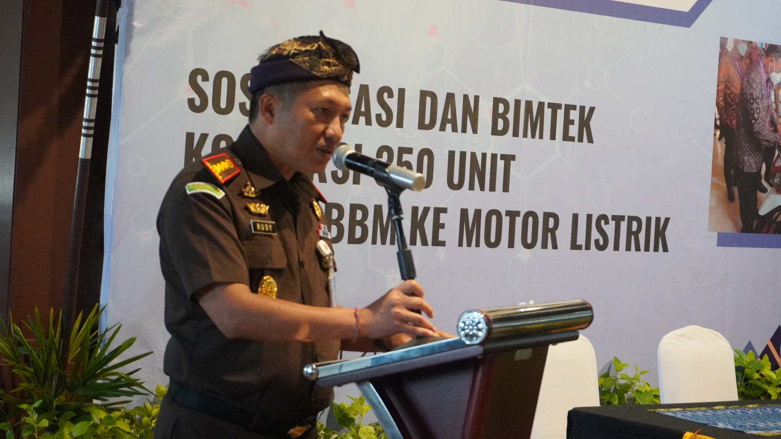 Photo of Rudy Hartono Didaulat Beri Sambutan Sosialisasi Konversi Motor Listrik