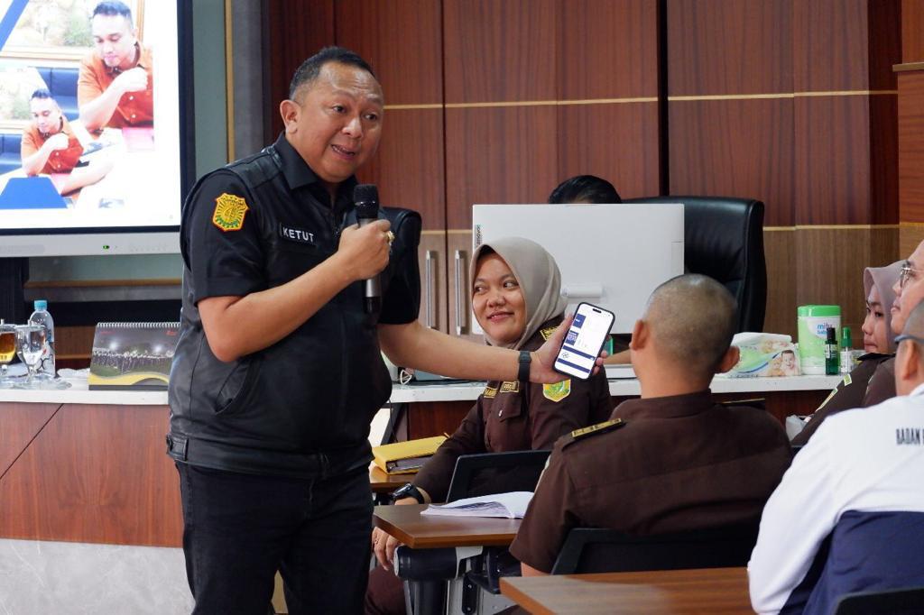 Photo of Ketut Sumedana Ajari Calon Jaksa Berkomunikasi Baik dan Benar