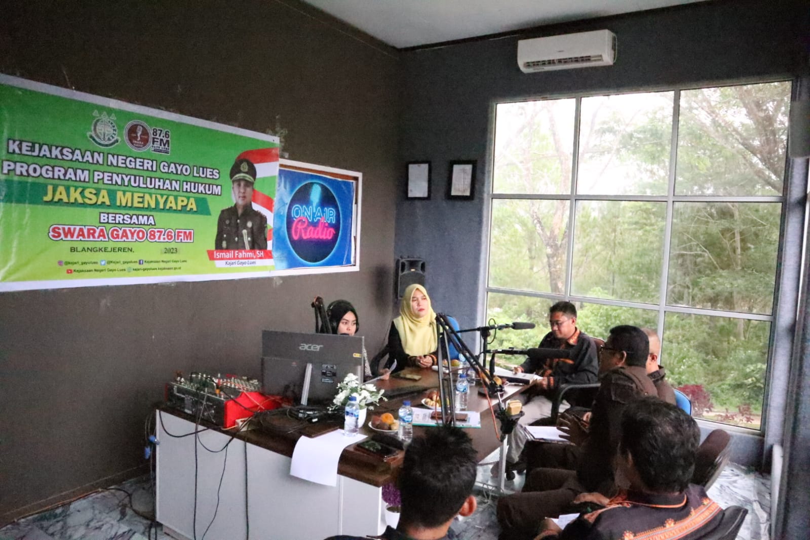 Photo of Lewat Radio, Ismail Fahmi Tegaskan Komitmen Kejari Gayo Lues JAGA DESA