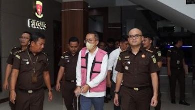 Photo of Kejati Sumut Tahan 1 Tersangka Baru Korupsi Pengadaan Kapal PT. Pelindo