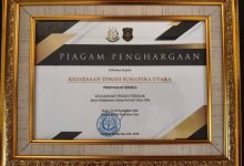 Photo of Turut Berkontribusi Pecahkan Rekor MURI, Kejati Sumut Diganjar Piagam Penghargaan